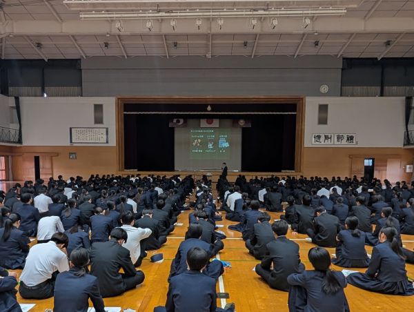 熊本県立熊本商業高等学校での講演の様子