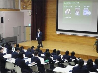 北海道札幌東商業高等学校での講演の様子