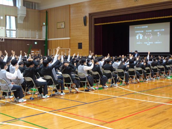 愛媛県立松山商業高等学校での講演の様子