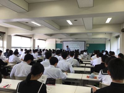 岐阜県立中津商業高等学校での講演の様子