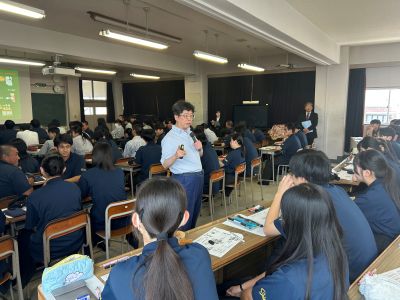 岐阜市立岐阜商業高等学校での講演の様子