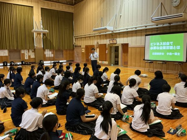 鹿児島市立鹿児島女子高等学校での講演の様子
