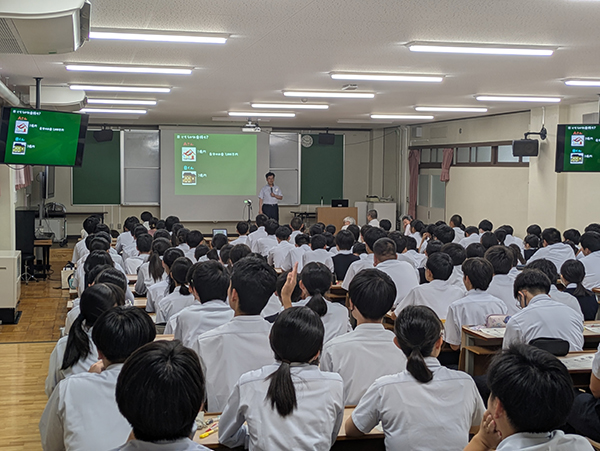 栃木県立宇都宮商業高等学校での講演の様子