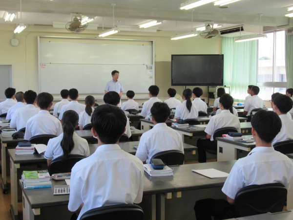 佐賀県立唐津商業高等学校での講演の様子