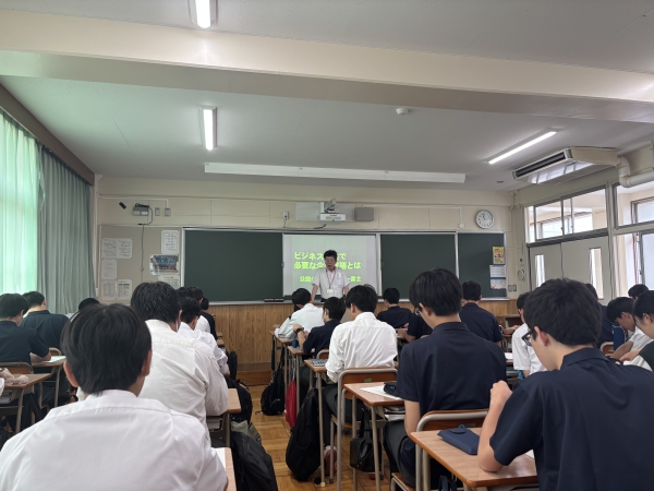 埼玉県立越谷総合技術高等学校での講演の様子
