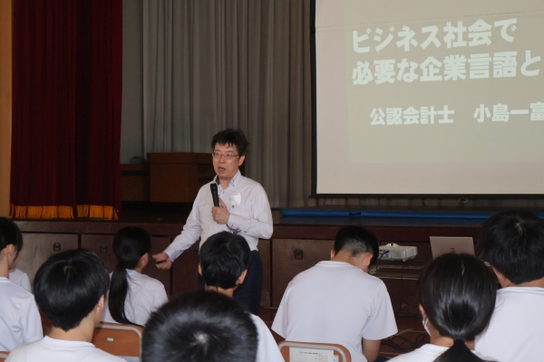 酒田市立鳥海八幡中学校での講演の様子