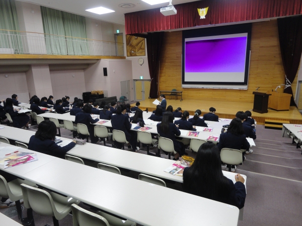 北海道札幌東商業高等学校での講演の様子