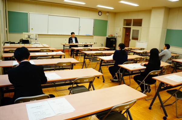 北海道函館商業高等学校での講演の様子