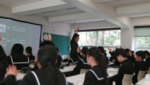 岐阜県立中津商業高等学校での講演の様子