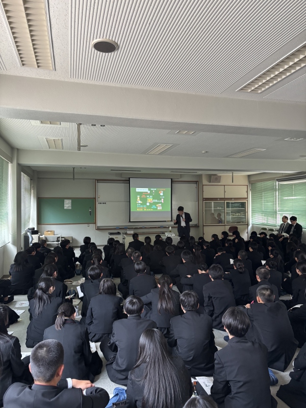 岐阜県立土岐商業高等学校での講演の様子