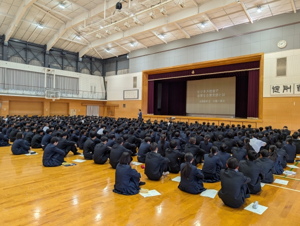 熊本県立熊本商業高等学校での講演の様子
