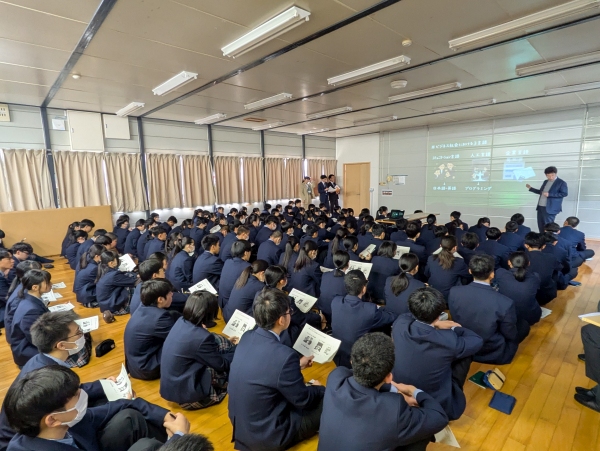 関市立関商工高等学校での講演の様子