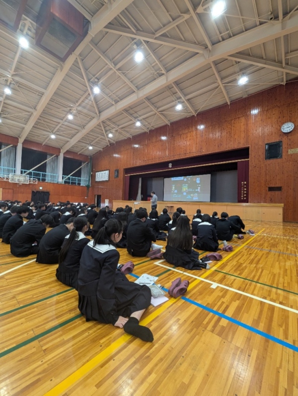 岐阜県立大垣商業高等学校での講演の様子