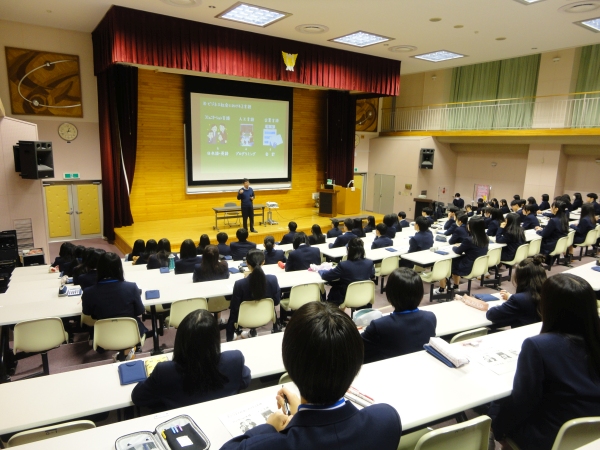 北海道札幌東商業高等学校での講演の様子