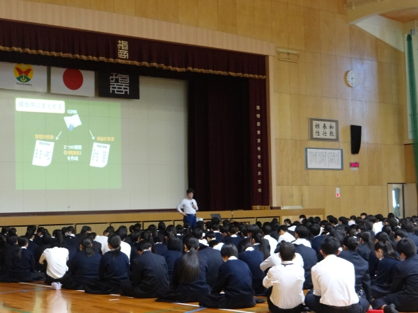 指宿市立指宿商業高等学校での講演の様子