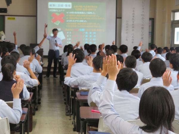 岐阜県立岐阜各務野高等学校での講演の様子