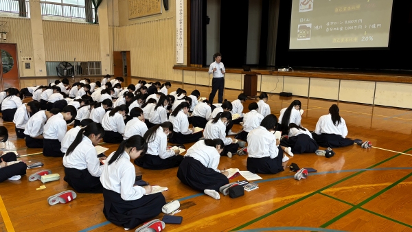 鹿児島女子高等学校での講演の様子