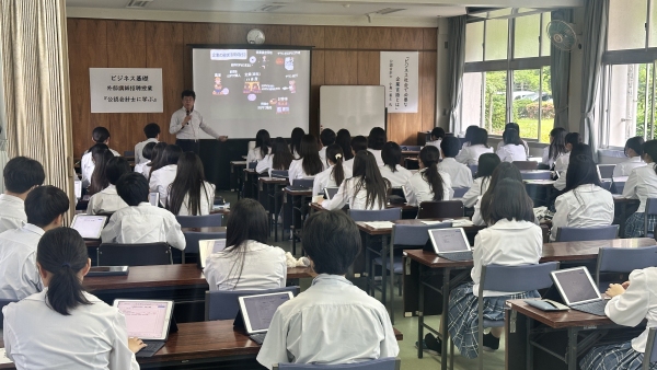 大分県立日田三隈高等学校での講演の様子